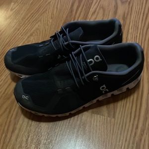 On women’s cloud on five sneakers 9.5